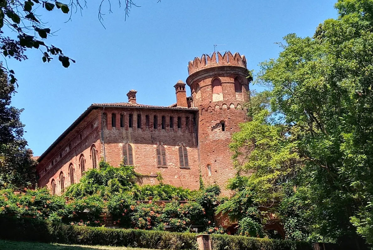 Castello di Redabue, Italy